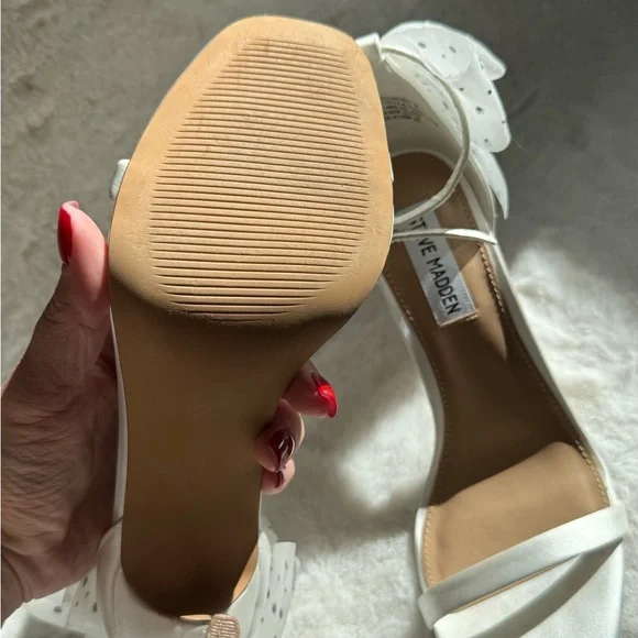 Steve Madden White Satin Bow Rhinestone Ankle Strap Heels Bridal Wedding Shoes 8 - Picture 4 of 4